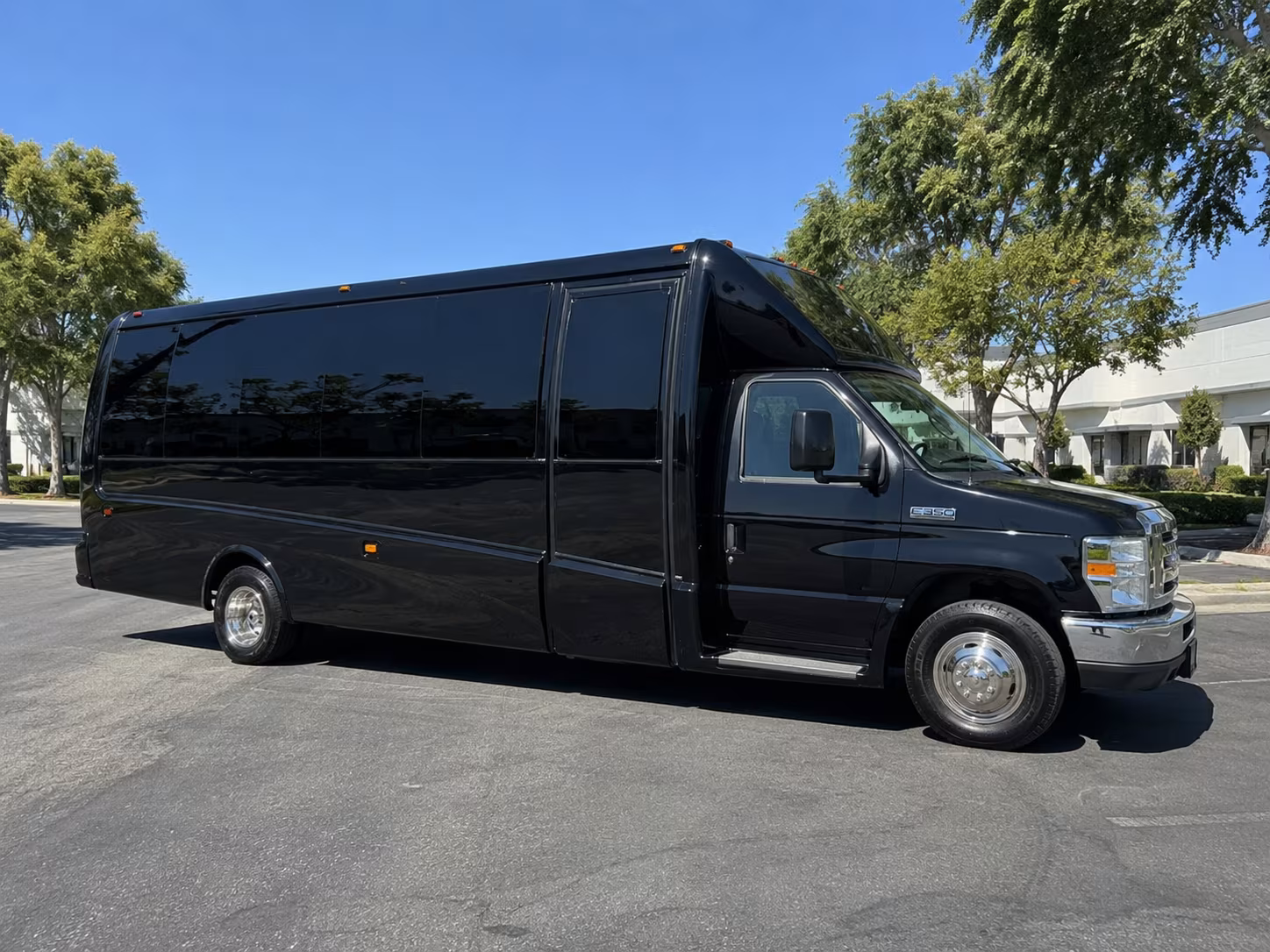 Dallas Winery Tour & Pub Crawl Transportation party bus exterior