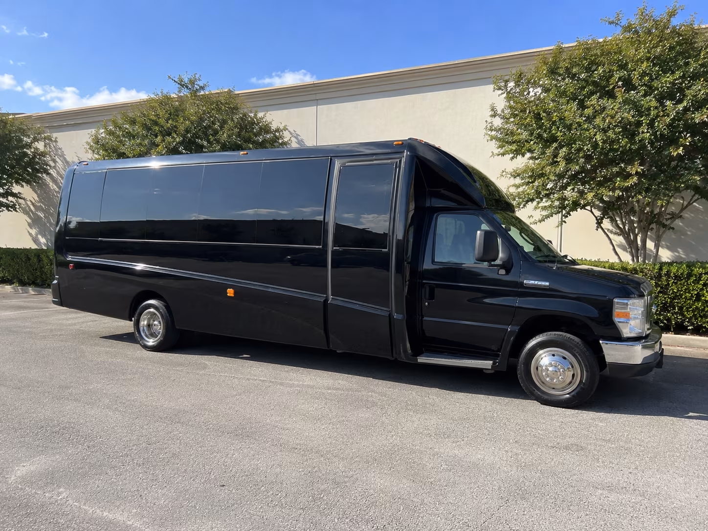 Dallas Winery Tour & Pub Crawl Transportation group transportation